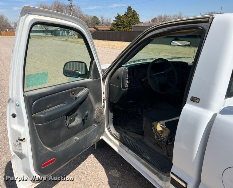 image for item DM8433 2000 Chevrolet Silverado 1500  pickup truck