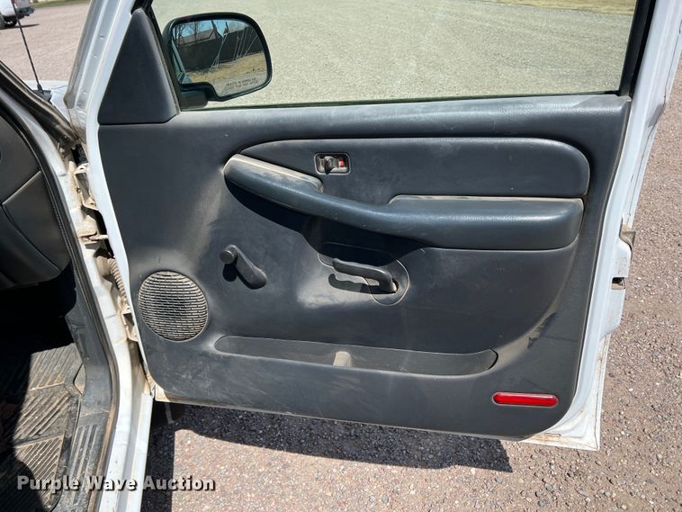 image for item DM8433 2000 Chevrolet Silverado 1500  pickup truck