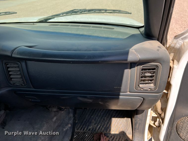 image for item DM8433 2000 Chevrolet Silverado 1500  pickup truck