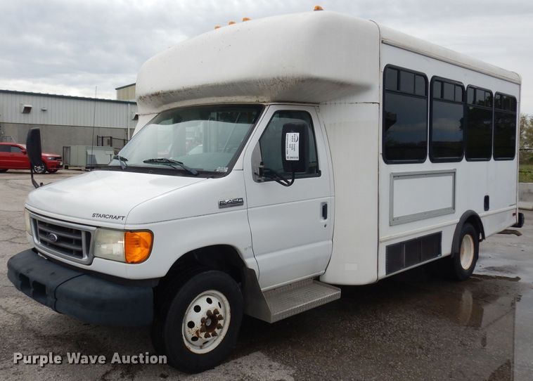 image for item DN1510 2007 Ford E450 Super Duty Starcraft  shuttle bus