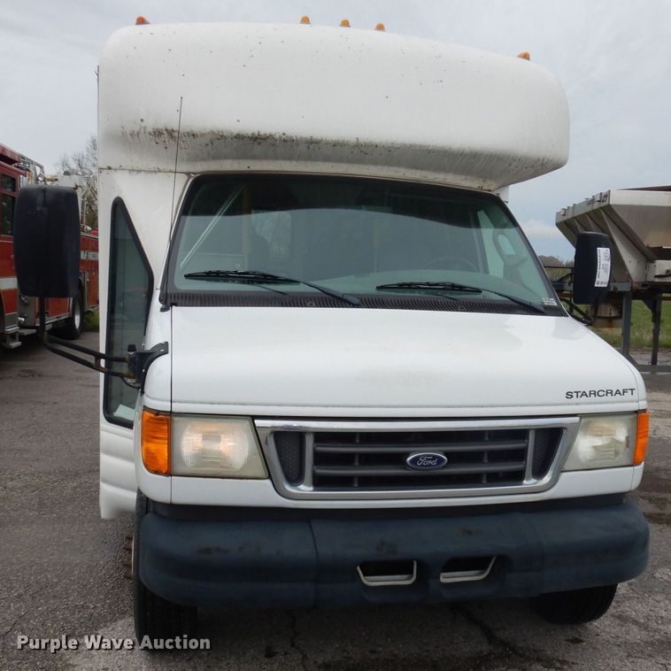 image for item DN1510 2007 Ford E450 Super Duty Starcraft  shuttle bus