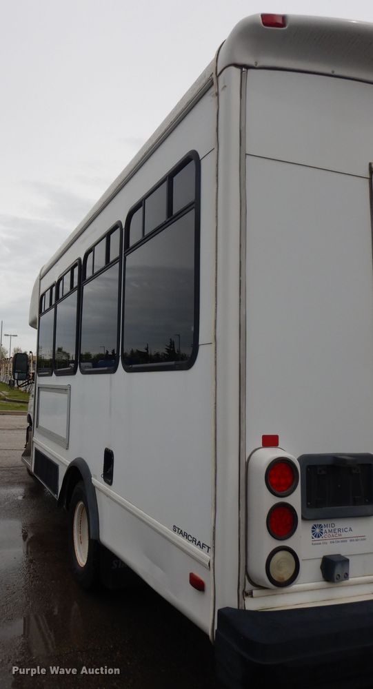 image for item DN1510 2007 Ford E450 Super Duty Starcraft  shuttle bus