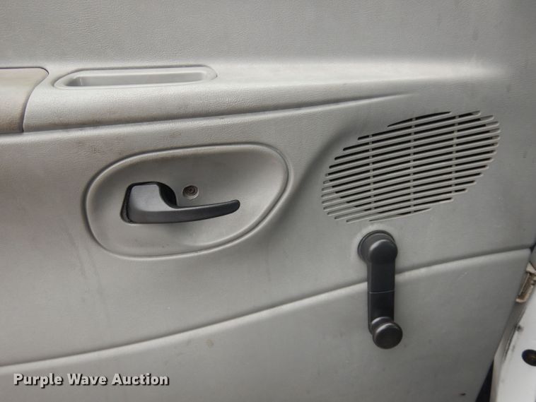 image for item DN1510 2007 Ford E450 Super Duty Starcraft  shuttle bus