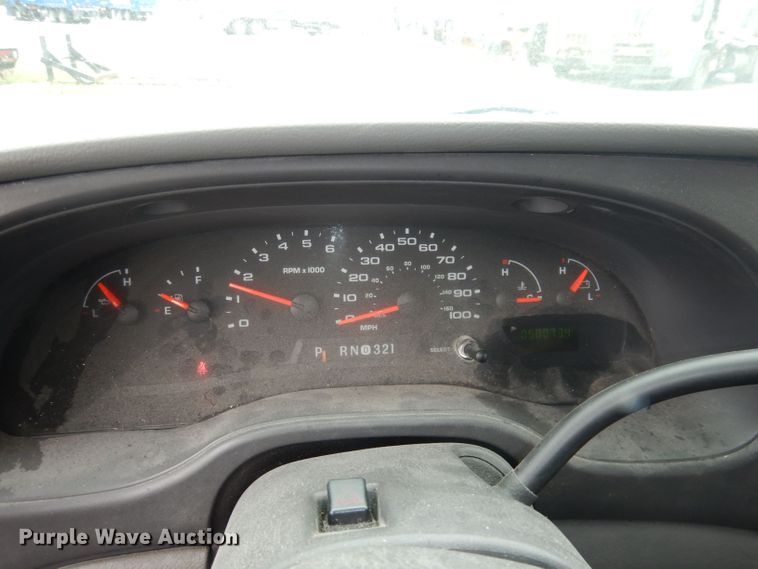 image for item DN1510 2007 Ford E450 Super Duty Starcraft  shuttle bus