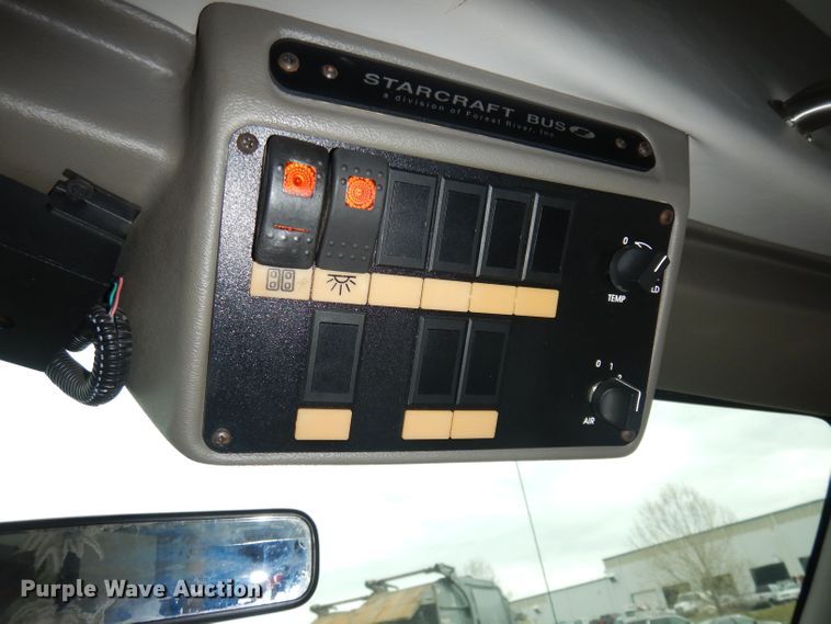 image for item DN1510 2007 Ford E450 Super Duty Starcraft  shuttle bus