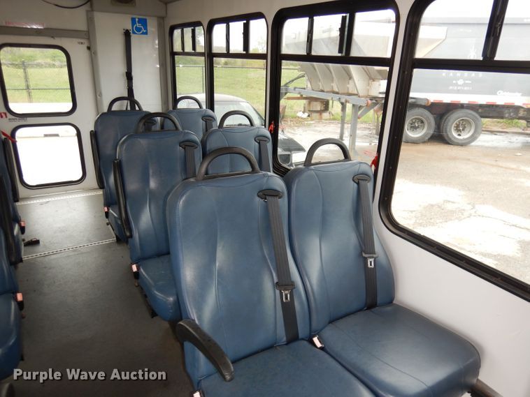 image for item DN1510 2007 Ford E450 Super Duty Starcraft  shuttle bus