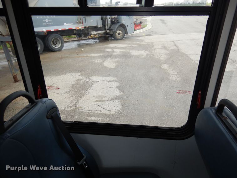 image for item DN1510 2007 Ford E450 Super Duty Starcraft  shuttle bus