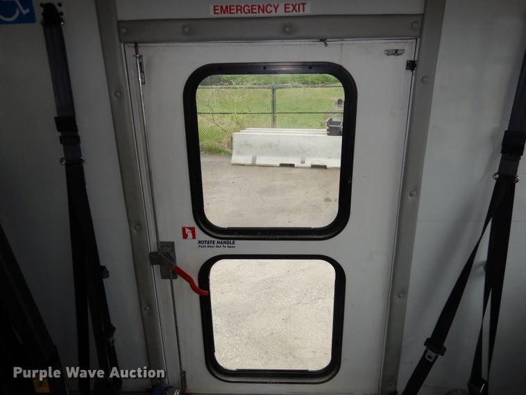 image for item DN1510 2007 Ford E450 Super Duty Starcraft  shuttle bus