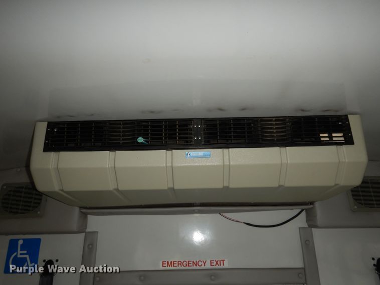 image for item DN1510 2007 Ford E450 Super Duty Starcraft  shuttle bus