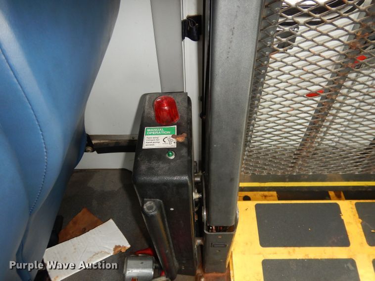 image for item DN1510 2007 Ford E450 Super Duty Starcraft  shuttle bus