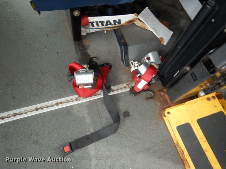 image for item DN1510 2007 Ford E450 Super Duty Starcraft  shuttle bus