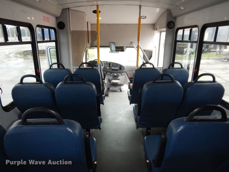 image for item DN1510 2007 Ford E450 Super Duty Starcraft  shuttle bus