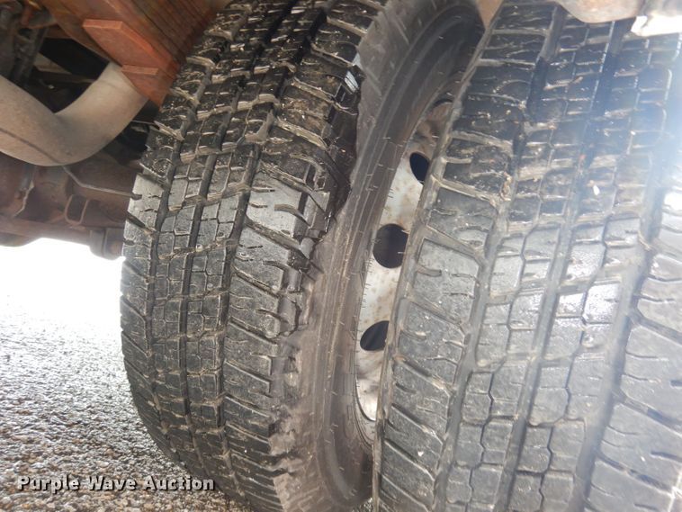 image for item DN1510 2007 Ford E450 Super Duty Starcraft  shuttle bus