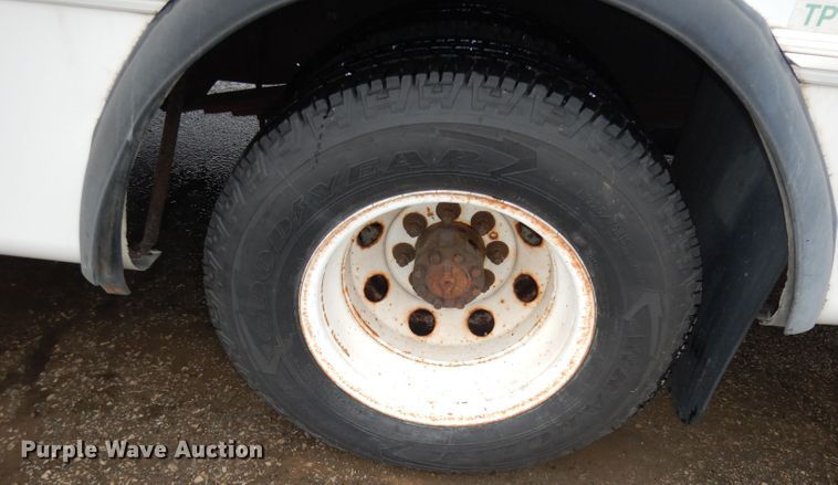 image for item DN1510 2007 Ford E450 Super Duty Starcraft  shuttle bus