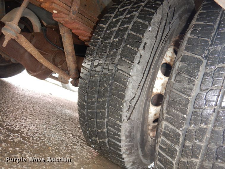 image for item DN1510 2007 Ford E450 Super Duty Starcraft  shuttle bus