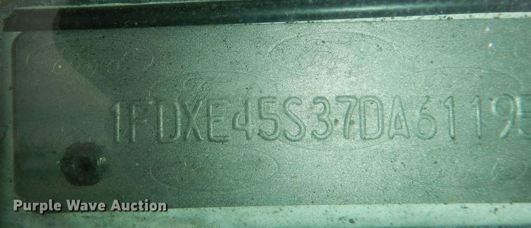 image for item DN1510 2007 Ford E450 Super Duty Starcraft  shuttle bus