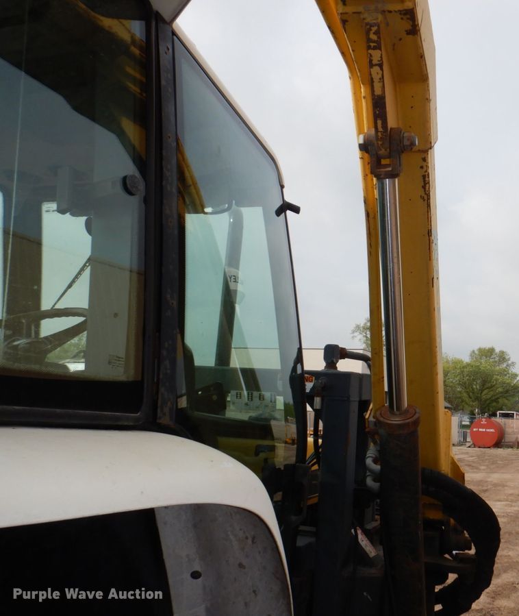 image for item DN7386 New Holland 6640  tractor