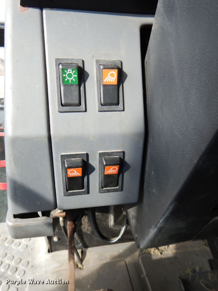 image for item DN7386 New Holland 6640  tractor