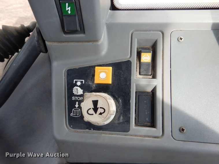 image for item DN7386 New Holland 6640  tractor