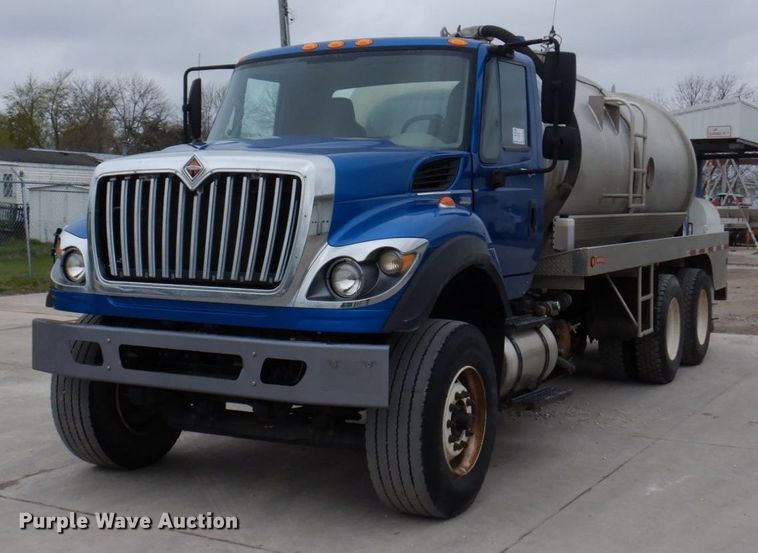 image for item DP5457 2012 International WorkStar 7500  vacuum truck