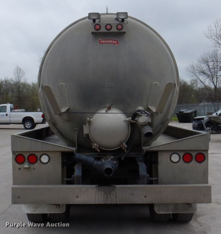 image for item DP5457 2012 International WorkStar 7500  vacuum truck