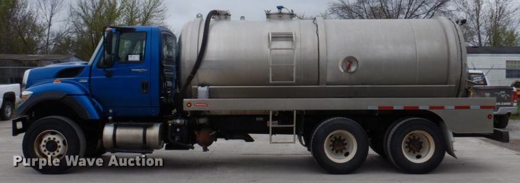 image for item DP5457 2012 International WorkStar 7500  vacuum truck