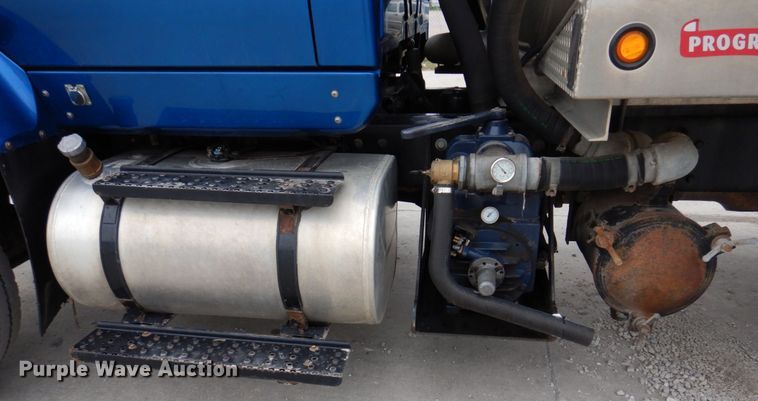 image for item DP5457 2012 International WorkStar 7500  vacuum truck