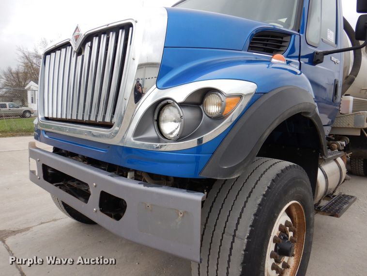 image for item DP5457 2012 International WorkStar 7500  vacuum truck