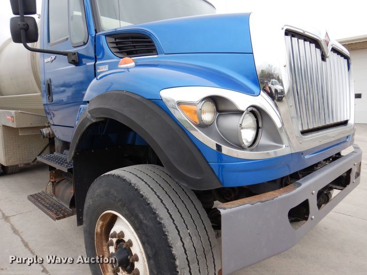 image for item DP5457 2012 International WorkStar 7500  vacuum truck