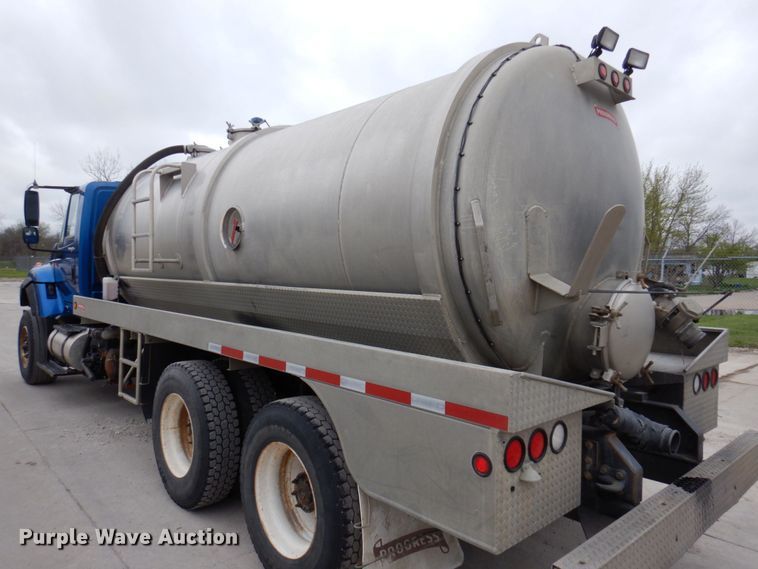 image for item DP5457 2012 International WorkStar 7500  vacuum truck