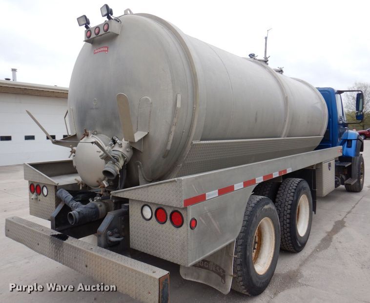 image for item DP5457 2012 International WorkStar 7500  vacuum truck