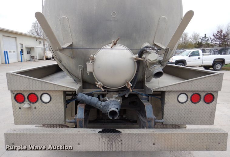 image for item DP5457 2012 International WorkStar 7500  vacuum truck