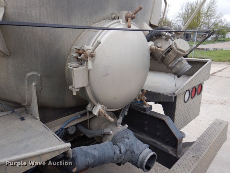 image for item DP5457 2012 International WorkStar 7500  vacuum truck