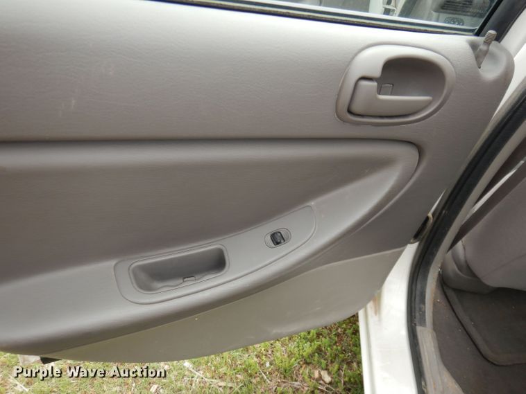 image for item DT9800 2004 Dodge Stratus