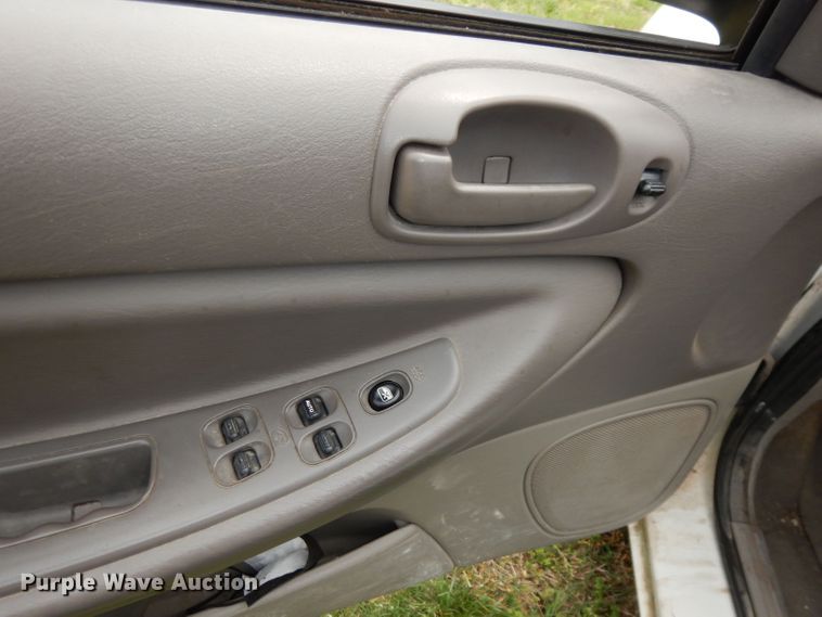 image for item DT9800 2004 Dodge Stratus