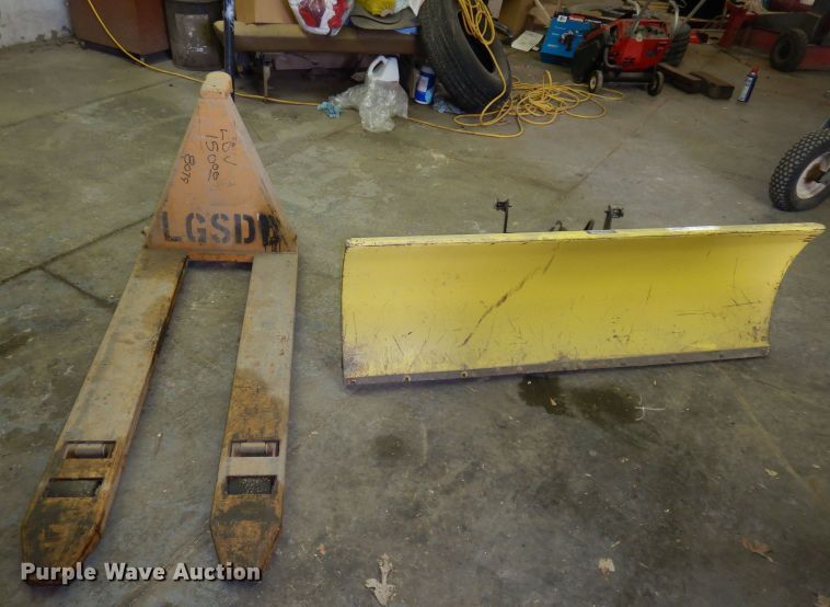 image for item DT9801 John Deere 309 Series  blade