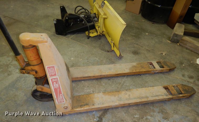image for item DT9801 John Deere 309 Series  blade