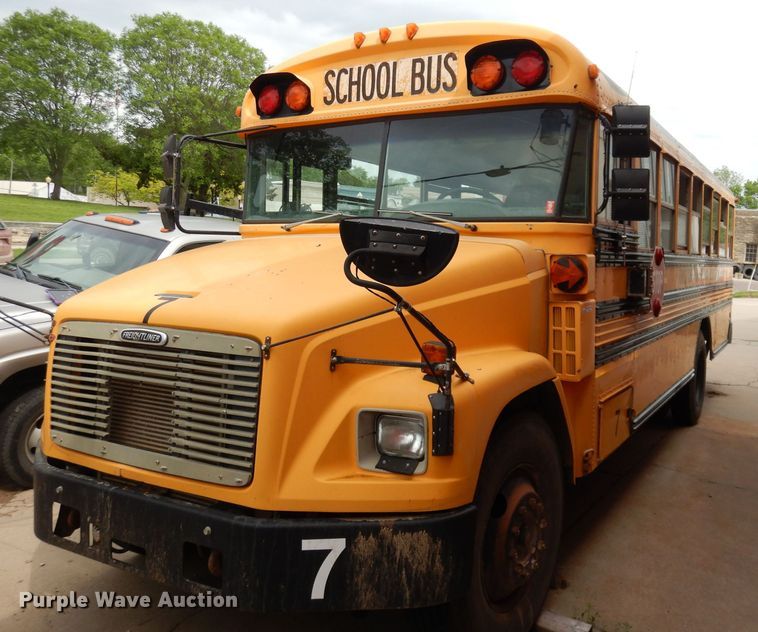 image for item DT9804 2001 Freightliner FS65  school bus