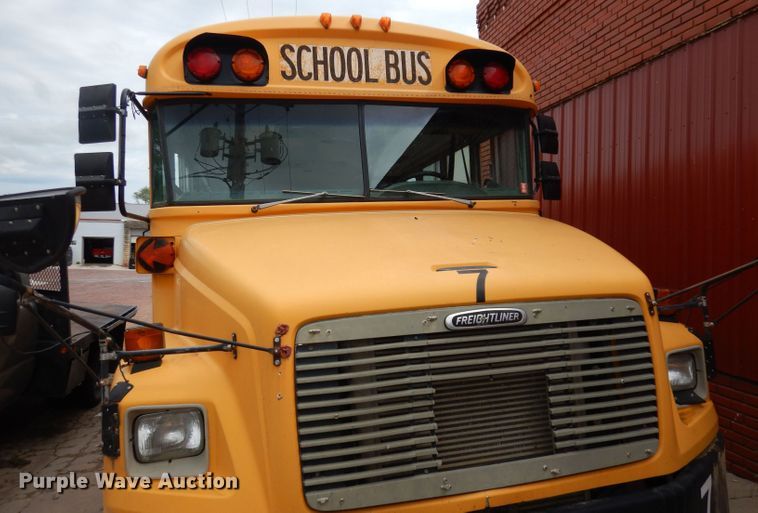 image for item DT9804 2001 Freightliner FS65  school bus