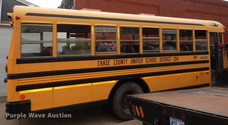 image for item DT9804 2001 Freightliner FS65  school bus