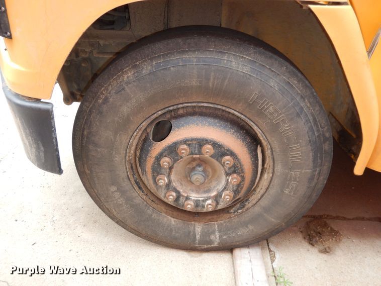 image for item DT9804 2001 Freightliner FS65  school bus