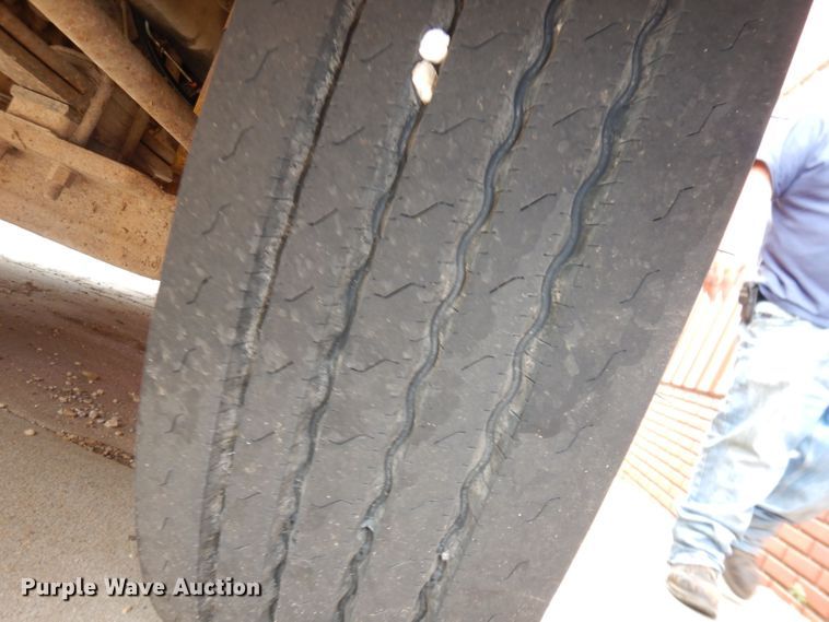 image for item DT9804 2001 Freightliner FS65  school bus