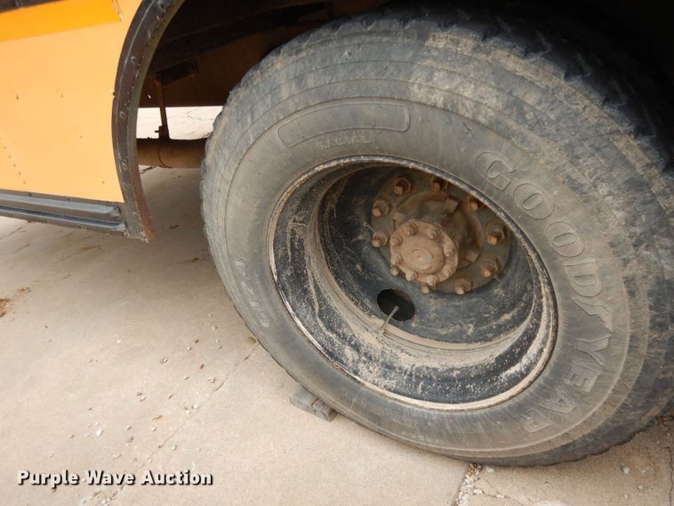 image for item DT9804 2001 Freightliner FS65  school bus