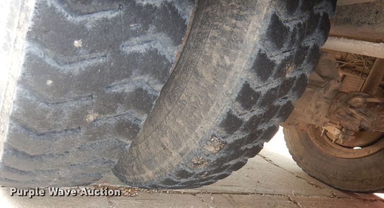 image for item DT9804 2001 Freightliner FS65  school bus