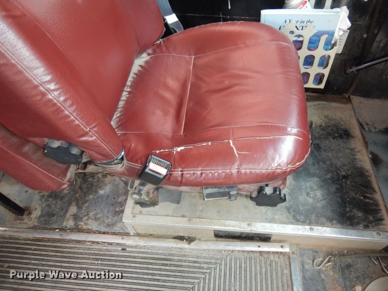 image for item DT9804 2001 Freightliner FS65  school bus