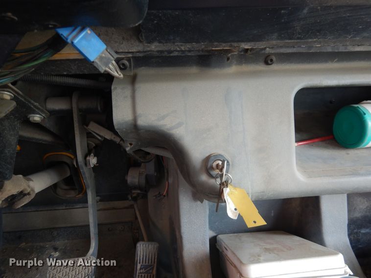 image for item DT9804 2001 Freightliner FS65  school bus