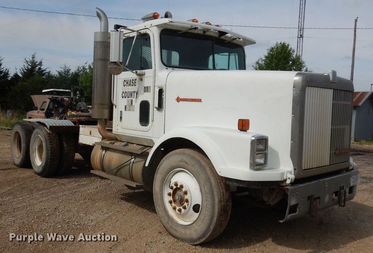 image for item DT9808 1990 International 9300  semi truck