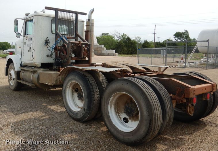 image for item DT9808 1990 International 9300  semi truck