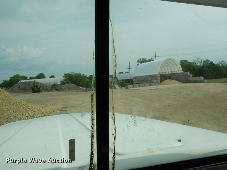 image for item DT9808 1990 International 9300  semi truck