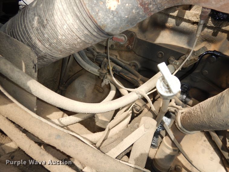 image for item DT9808 1990 International 9300  semi truck